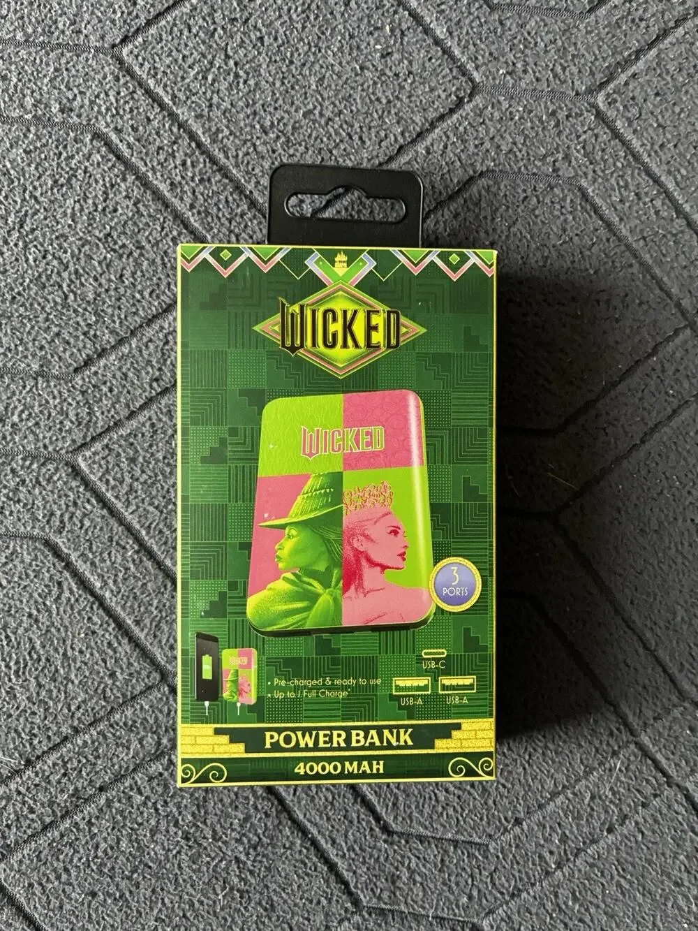 WICKED Glinda & Elphaba Power Bank 4000 MAH 3 Ports USB and C, Pre-charged